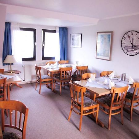Hotel Zur Flora Есен Екстериор снимка