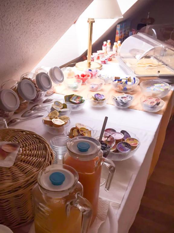 Hotel Zur Flora Есен Екстериор снимка
