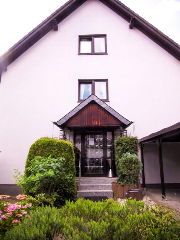 Hotel Zur Flora Есен Екстериор снимка