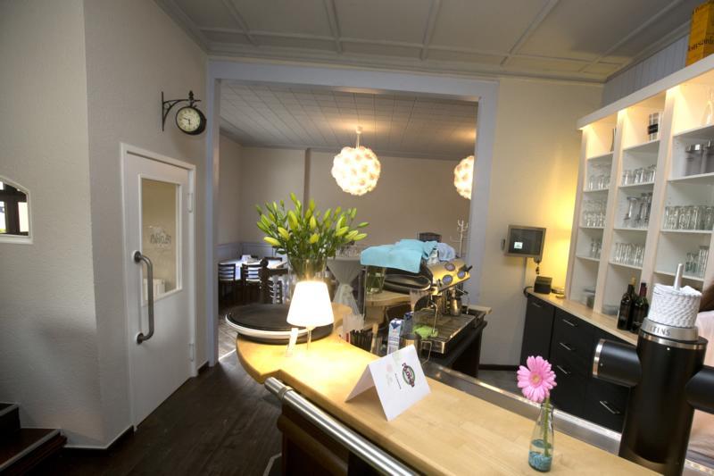 Hotel Zur Flora Есен Екстериор снимка