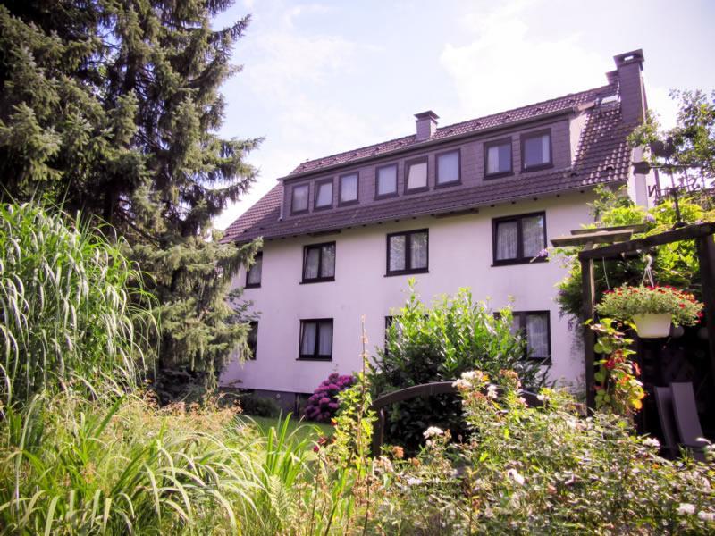 Hotel Zur Flora Есен Екстериор снимка